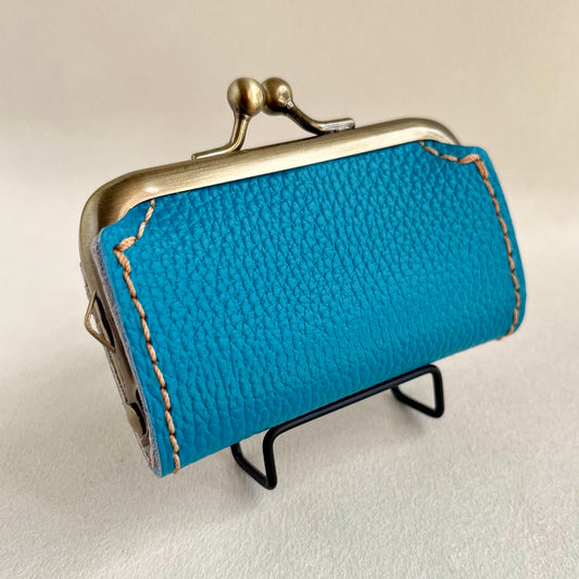 【がま口 小物入れ】手縫い 本革 レザー スカイブルー ハンドメイド