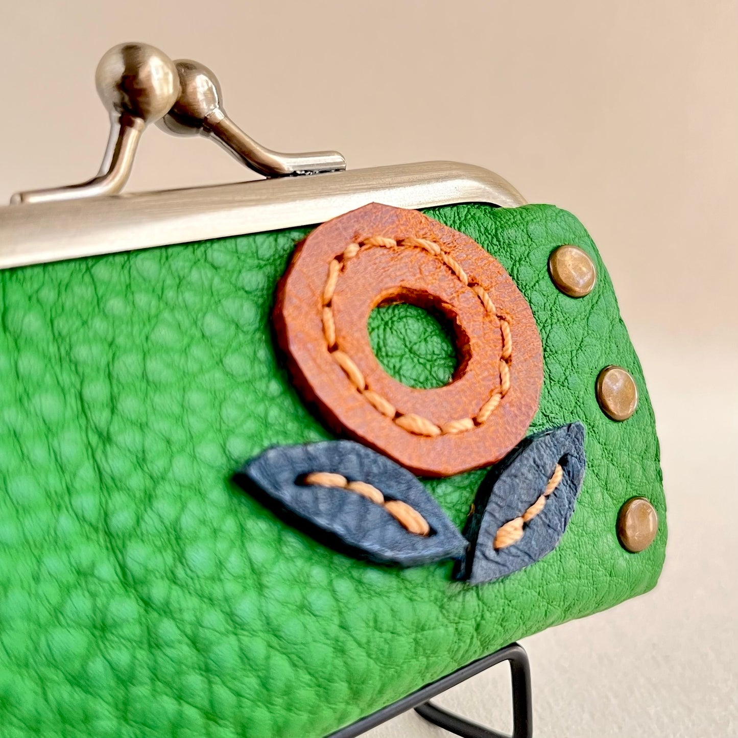 [Clasp purse] Genuine leather, green, riveted, handmade
